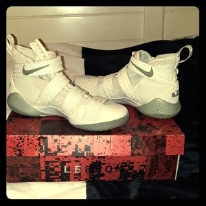 LEBRON SOLDIER XI SFG